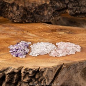 Glas-Kristallsteinflasche_Front_02_Rosenquarz-Bergkristall-Amethyst_mit_Karton