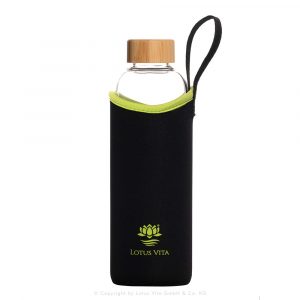 glas-wasserflasche_bambus_820ml_schwarz-gruene_huelle